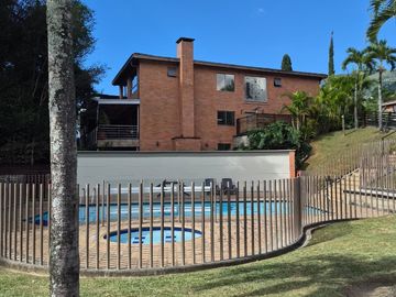 Arriendo casa Loma del Esmeraldal - Envigado
