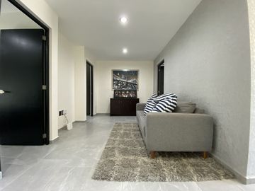 CASA AMUEBLADA EN RENTA EN ZIBATÁ CON 4 RECÁMARAS Y ROOF GARDEN, Qro.