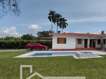 Casa campestre en venta en Santagueda, Palestina (Caldas) - piscina y jacuzzi