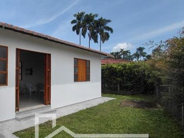 Casa campestre en venta en Santagueda, Palestina (Caldas) - piscina y jacuzzi
