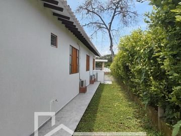 Casa campestre en venta en Santagueda, Palestina (Caldas) - piscina y jacuzzi