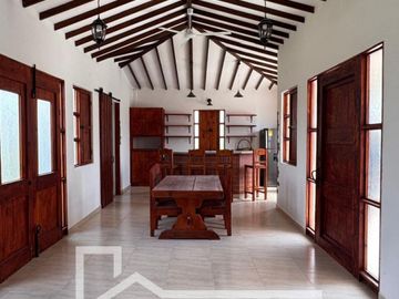 Casa campestre en venta en Santagueda, Palestina (Caldas) - piscina y jacuzzi
