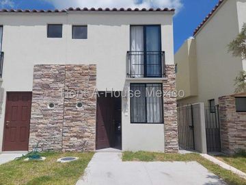Capital sur rento casa  de 2 recamaras 2 baños 2 autos bonitas amenidades