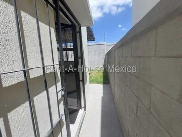 Capital sur rento casa  de 2 recamaras 2 baños 2 autos bonitas amenidades