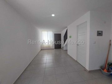 Capital sur rento casa  de 2 recamaras 2 baños 2 autos bonitas amenidades