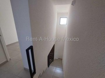 Capital sur rento casa  de 2 recamaras 2 baños 2 autos bonitas amenidades