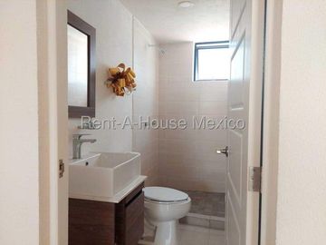 Capital sur rento casa  de 2 recamaras 2 baños 2 autos bonitas amenidades
