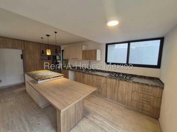 Casa de venta con 4 Hab, 4 Baños en Carretas, Queretaro, Mexico.