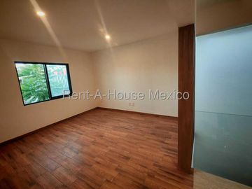 Casa de venta con 4 Hab, 4 Baños en Carretas, Queretaro, Mexico.