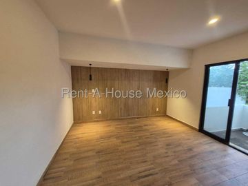 Casa de venta con 4 Hab, 4 Baños en Carretas, Queretaro, Mexico.