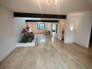 Casa de venta con 4 Hab, 4 Baños en Carretas, Queretaro, Mexico.