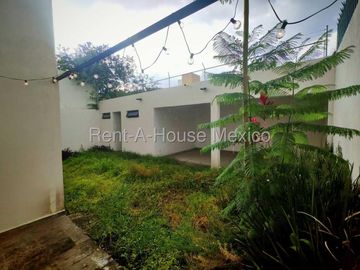 Casa de venta con 4 Hab, 4 Baños en Carretas, Queretaro, Mexico.