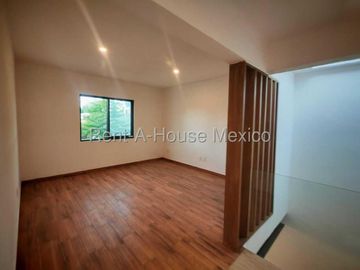 Casa de venta con 4 Hab, 4 Baños en Carretas, Queretaro, Mexico.