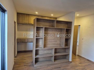 Casa en Venta en Col. Carretas | Acabados de Lujo | Recámara en Planta Baja