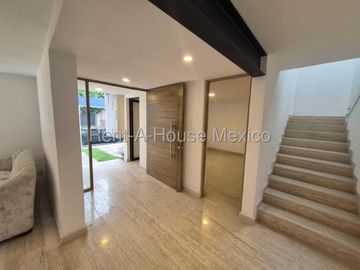 Casa en Venta en Col. Carretas | Acabados de Lujo | Recámara en Planta Baja