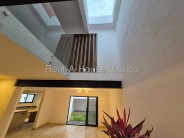 Casa en Venta en Col. Carretas | Acabados de Lujo | Recámara en Planta Baja