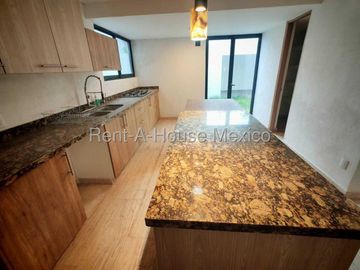 Casa en Venta en Col. Carretas | Acabados de Lujo | Recámara en Planta Baja
