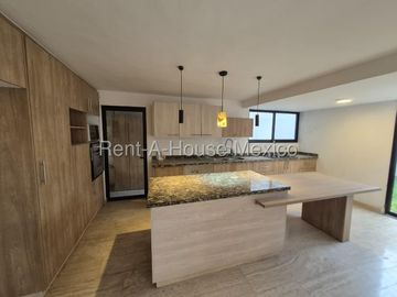 Casa en Venta en Col. Carretas | Acabados de Lujo | Recámara en Planta Baja