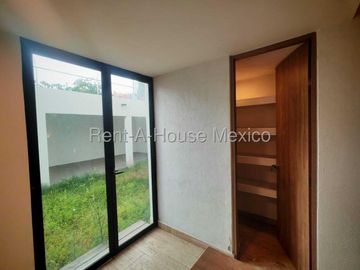 Casa en Venta en Col. Carretas | Acabados de Lujo | Recámara en Planta Baja