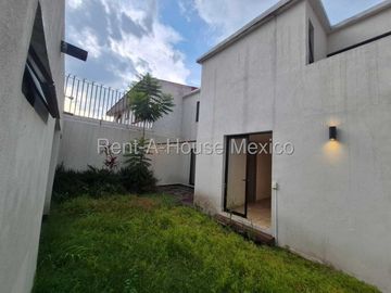 Casa en Venta en Col. Carretas | Acabados de Lujo | Recámara en Planta Baja