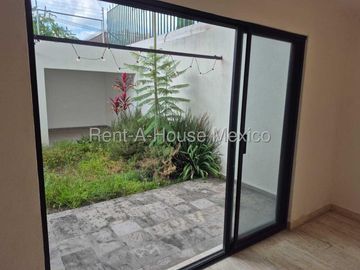 Casa en Venta en Col. Carretas | Acabados de Lujo | Recámara en Planta Baja