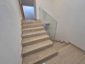 Casa en Venta en Col. Carretas | Acabados de Lujo | Recámara en Planta Baja