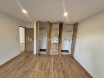 Casa en Venta en Col. Carretas | Acabados de Lujo | Recámara en Planta Baja