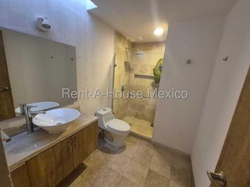 Casa en Venta en Col. Carretas | Acabados de Lujo | Recámara en Planta Baja