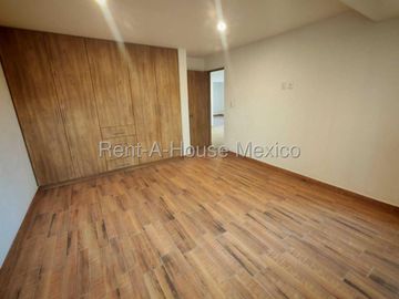 Casa en Venta en Col. Carretas | Acabados de Lujo | Recámara en Planta Baja