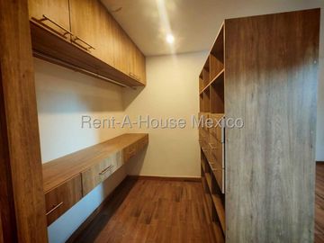 Casa en Venta en Col. Carretas | Acabados de Lujo | Recámara en Planta Baja