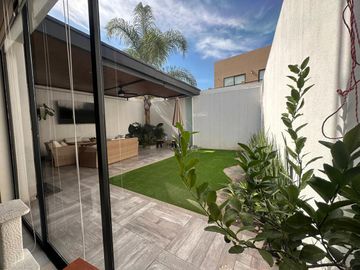 CASA EN VENTA EN JARDINES DE SANTA FE CERCA IBERO LUX