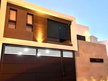 CASA EN VENTA EN JARDINES DE SANTA FE CERCA IBERO LUX