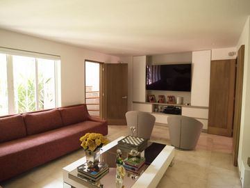 ALQUILER DE HERMOSA CASA EN LA FLORA - EXCELENTE UBICACIÓN.