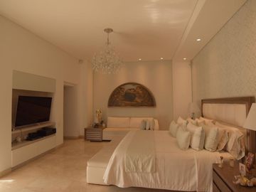 ALQUILER DE HERMOSA CASA EN LA FLORA - EXCELENTE UBICACIÓN.