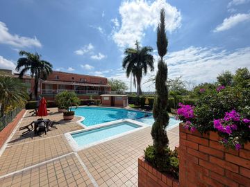 ALQUILER DE HERMOSA CASA EN LA FLORA - EXCELENTE UBICACIÓN.
