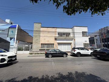 CASA PARA OFICINA NOTARIA NEGOCIO EN ESQUINA BUENS UBICACION