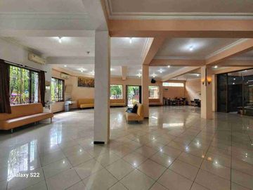 Disewakan Komersial Building luas 600m2 di Tengah kota Jl Kusumabangsa surabaya