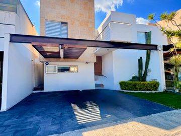 SE VENDE CASA EN CUMBRES DEL LAGO, JURIQUILLA
