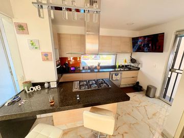 SE VENDE CASA EN CUMBRES DEL LAGO, JURIQUILLA