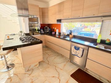 SE VENDE CASA EN CUMBRES DEL LAGO, JURIQUILLA