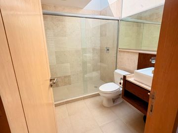 SE VENDE CASA EN CUMBRES DEL LAGO, JURIQUILLA