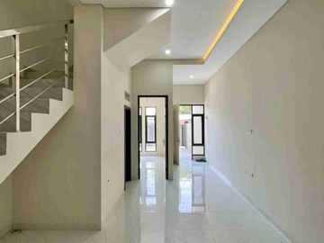 RUMAH BARU TENGGILIS MEJOYO SELANGKAH DARI KAMPUS UBAYA TRANSMART RUNGKUT PANJANG JIWO KENDANGSARI JEMURANDAYANI SURABAYA