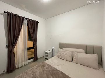 Villa Luxury 2 Lantai + Rooftop & Pool Dekat Alun-Alun Batu. ada manajemen kelola sewa villanya