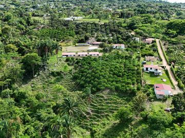 Vendo finca ganadera y ecoturística lista para operar.