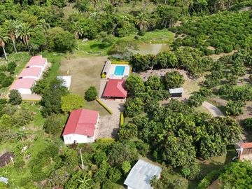 Vendo finca ganadera y ecoturística lista para operar.