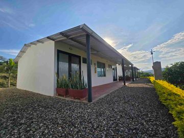 Vendo finca ganadera y ecoturística lista para operar.