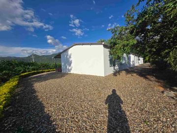Vendo finca ganadera y ecoturística lista para operar.