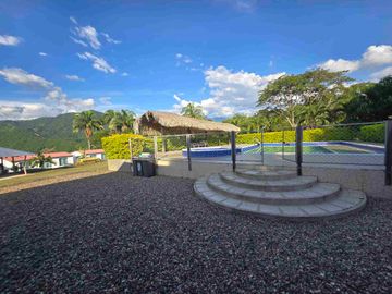 Vendo finca ganadera y ecoturística lista para operar.