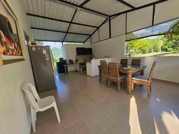 Vendo finca ganadera y ecoturística lista para operar.