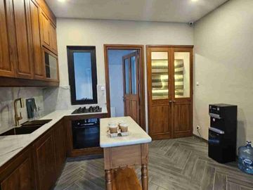 TURUN HARGA! RUMAH BRAND NEW DI BLOK M, HANYA 7 MENIT KE MRT BLOK M! 

 DIJUAL RUMAH BRAND NEW
Cocok untuk Hunian maupun Kantor

 Blok M, Kebayoran Baru, Jakarta Selatan